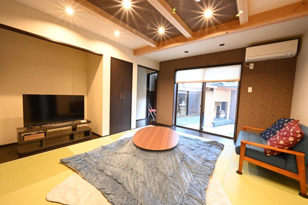 Manabi-stay Takayama モダンな蔵ダイニングと半露天風呂付き古民家一棟貸切ホテル Eksteriør billede